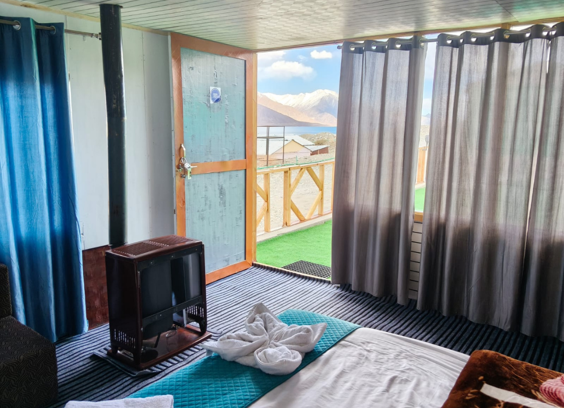 Room with a view at Moon Mirror Cottage